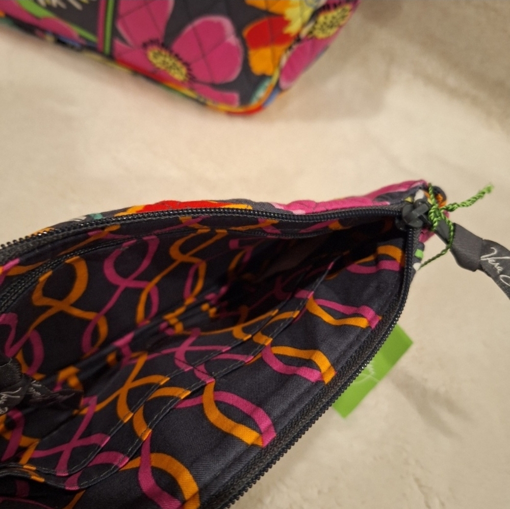 NWT Vera Bradley Two Way Tote & Wristlet Set - Picture 4 of 7